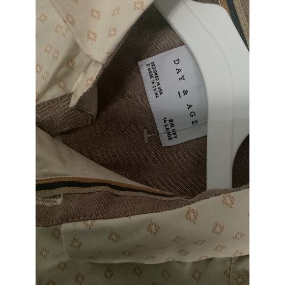 Day & Age Size Large Beige Allover Print Short Sleeve Button-Up Shirt Big Boys - Picture 5 of 6